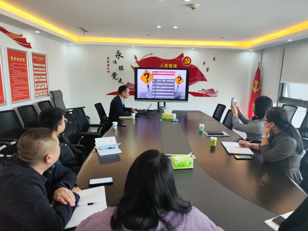 安環(huán)家受邀參加河南省保險(xiǎn)行業(yè)協(xié)會“風(fēng)險(xiǎn)減量及安責(zé)險(xiǎn)事故預(yù)防”專題會議